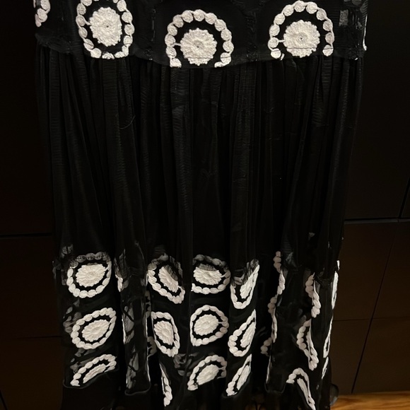 BNWT: Long black lace skirt size small - Picture 6 of 6